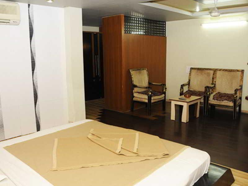 Neelkanth Paradise Hotel Ahmedabad Luaran gambar
