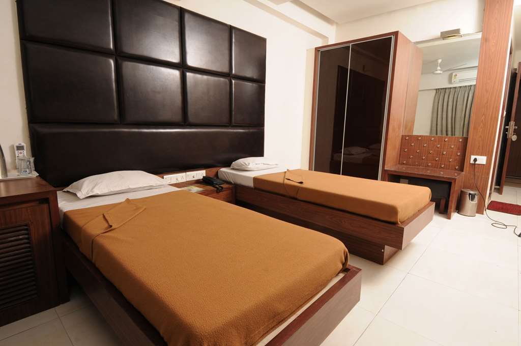 Neelkanth Paradise Hotel Ahmedabad Bilik gambar